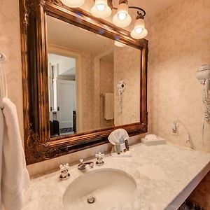 One-Bedroom King Suite