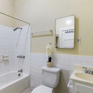 Deluxe Queen Studio