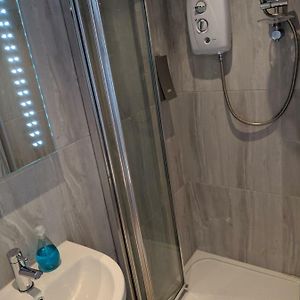 Deluxe Double Room Shower