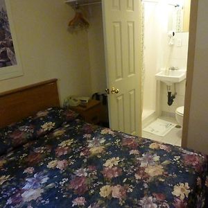 Budget Basement Room