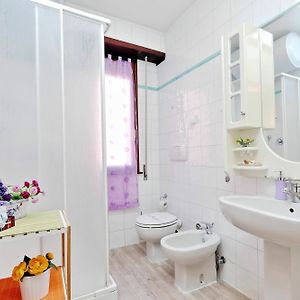 Deluxe  Private Bathroom King Room