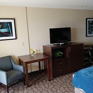 Jacuzzi King Room Kitchenette
