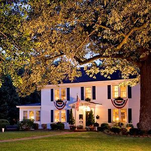 A Williamsburg White House Inn