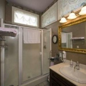 Deluxe Double Room Shower