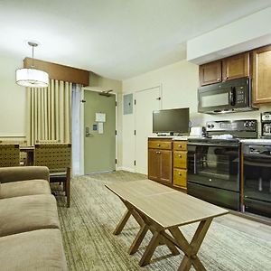 One-Bedroom Deluxe Apartment