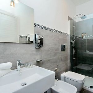 Deluxe  Private Bathroom Queen Room