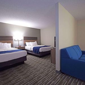 Deluxe Queen Suite
