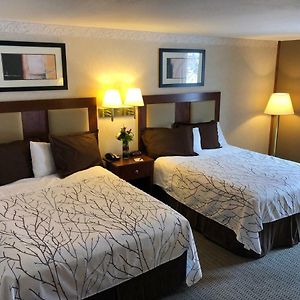 Queen Room Two Queen Beds Smoking