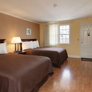 Queen Room