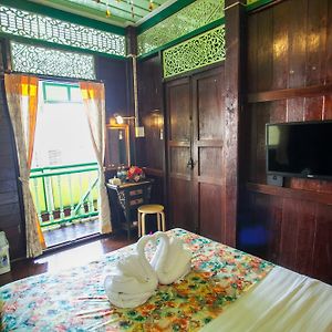 Laksameenarai Guesthouse - Hostel/Backpacker Accommodation