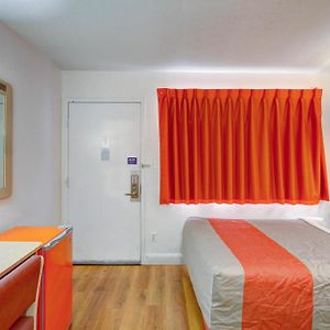 Queen Room Smoking