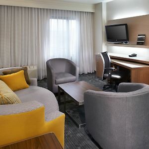 One-Bedroom King Suite