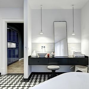 Studio Apartment 2A