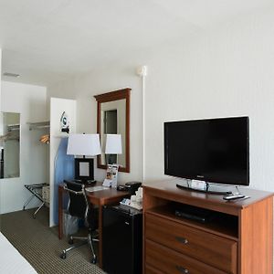 Double Room Two Double Beds Pool View Non-Smoking