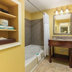 Deluxe One-Bedroom Room