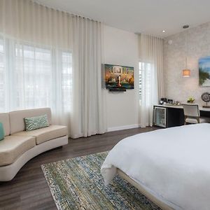 Premier Corner Suite