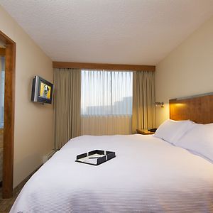 One-Bedroom Corner King Suite