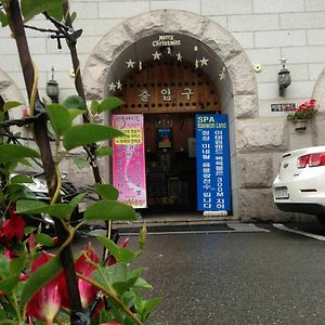 Itaewon Land Spa & Guesthouse