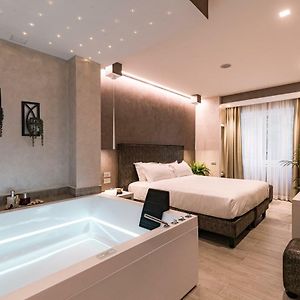 Deluxe Queen Suite