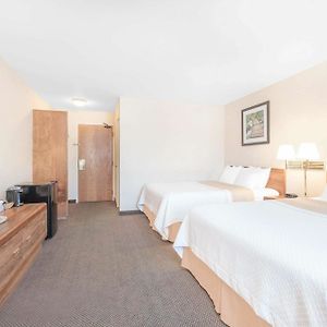 Queen Room Two Queen Beds Pet Friendly or Non-Smoking