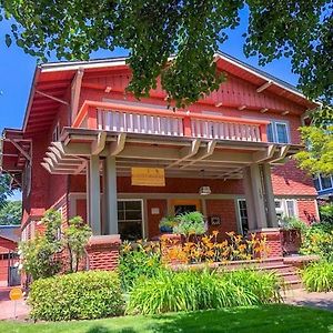 Lady Geneva Bed & Breakfast