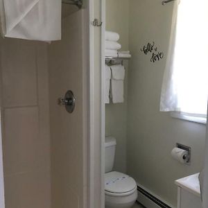 Deluxe Double Room Shower