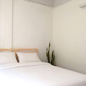 Single Room Private Bathroom No window