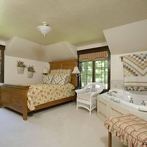 Corner King Suite