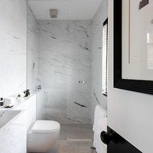 Petite Queen Room
