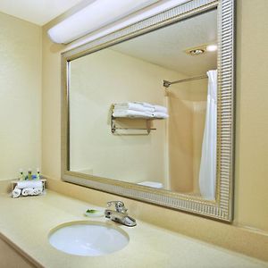 Executive Queen Room 2 Queen Beds Non-Smoking