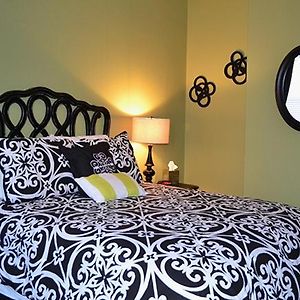 Deluxe Queen Suite