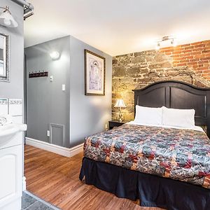 Standard Queen Room