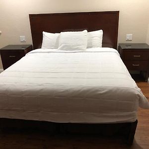 King Room One King Bed Non Smoking