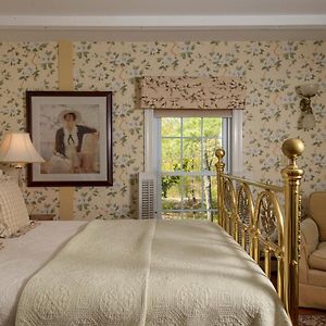 Queen Room Garden View