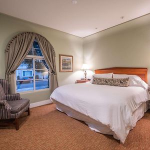 Luxury King Suite