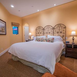 Luxury King Suite