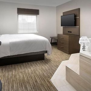 Queen Suite