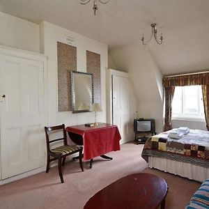 Deluxe Studio Apartment