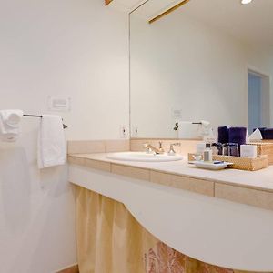 Luxury Cottage King Accessible