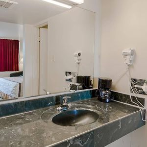 Travelodge By Wyndham Lynchburg