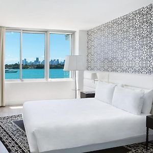 Deluxe Bay View Studio Suite w Balcony