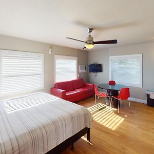 Deluxe Queen Studio