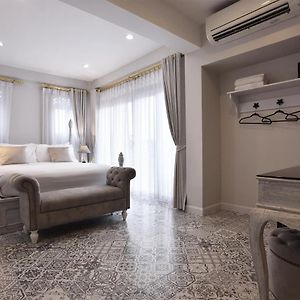 Grand Deluxe King Room