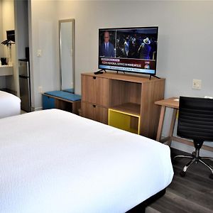 Queen Room Two Queen Beds Hearing Accessible Bath Tub Grab Bars Non-Smoking