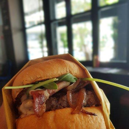 25 Degrees Burger & Liquor Bar