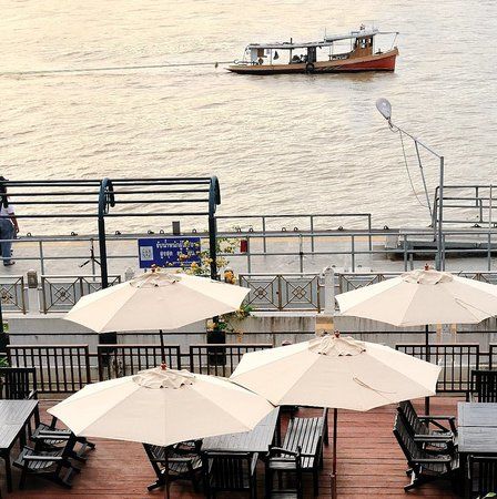 Aquatini Riverside Bar & Restaurant