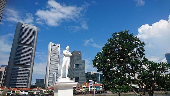 Statue of Raffles