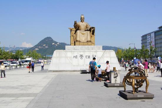 Statue of Sejong the Great