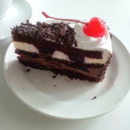Hanis Cafe & Bakery